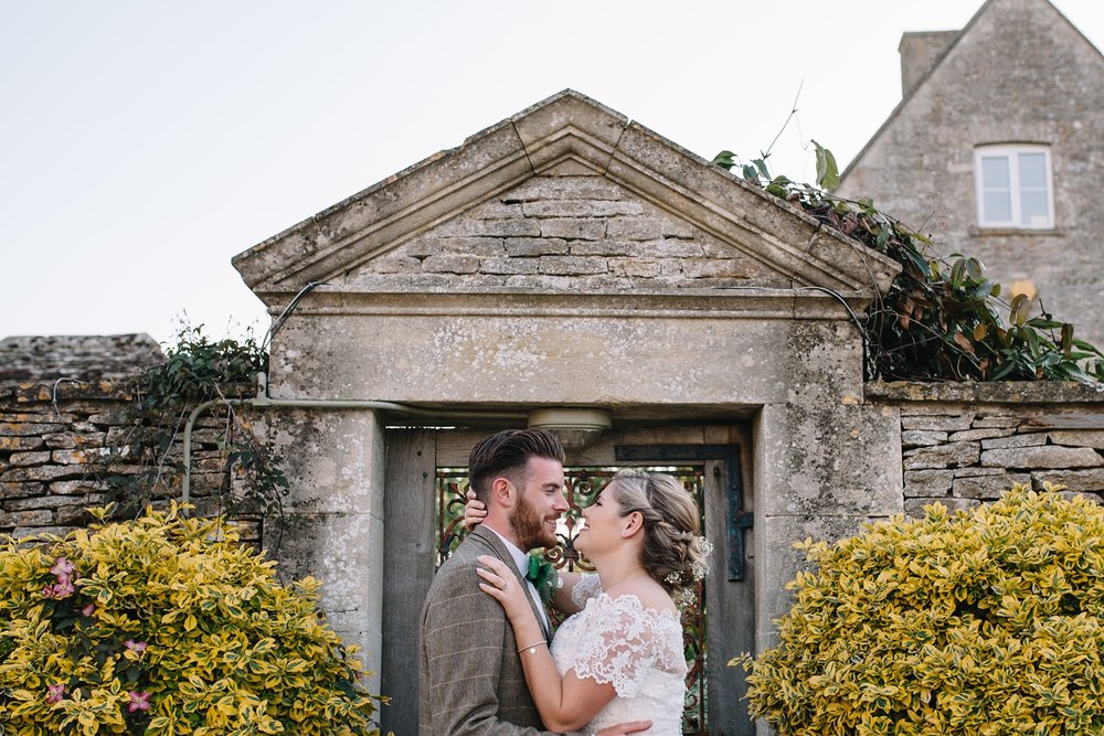 Oxleaze-Barn-Wedding-Photographer_0131.jpg