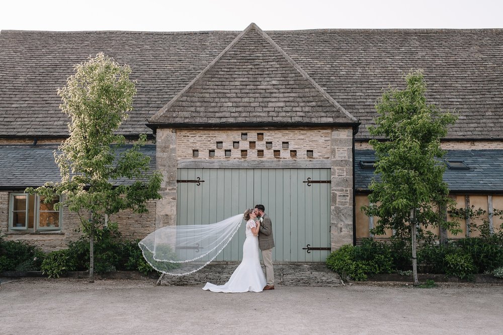 Oxleaze-Barn-Wedding-Photographer_0135.jpg