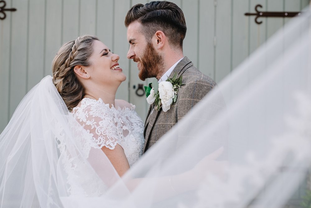 Oxleaze-Barn-Wedding-Photographer_0136.jpg