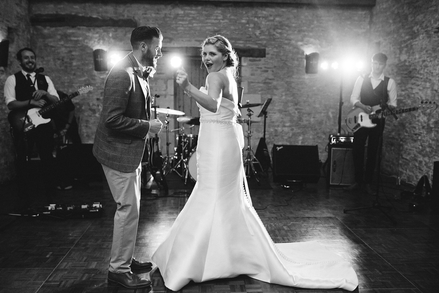 Oxleaze-Barn-Wedding-Photographer_0147.jpg