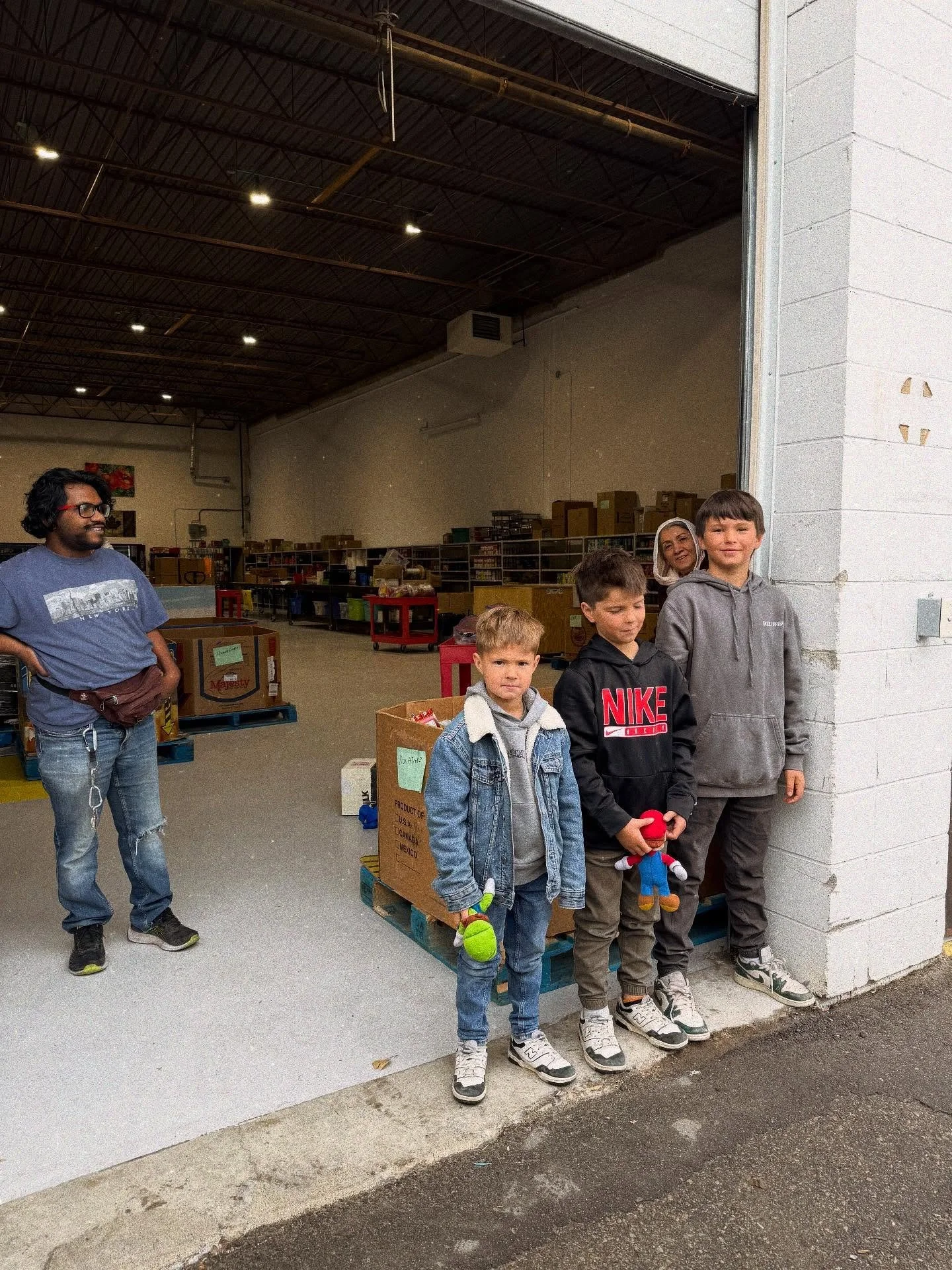 Our 5th Annual Food Drive for the Veterans Association Food Bank 🇨🇦

What started during the height of the pandemic has now become one of our most meaningful yearly traditions.

Back then, I kept seeing so many amazing campaigns for the local food 