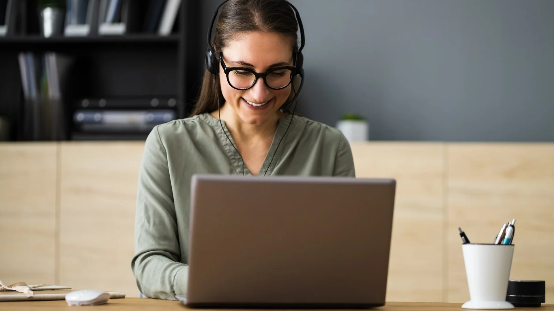 Telehealth Therapy or In-Person Sessions? How OC Clinicians Can Market Each Channel in 2025