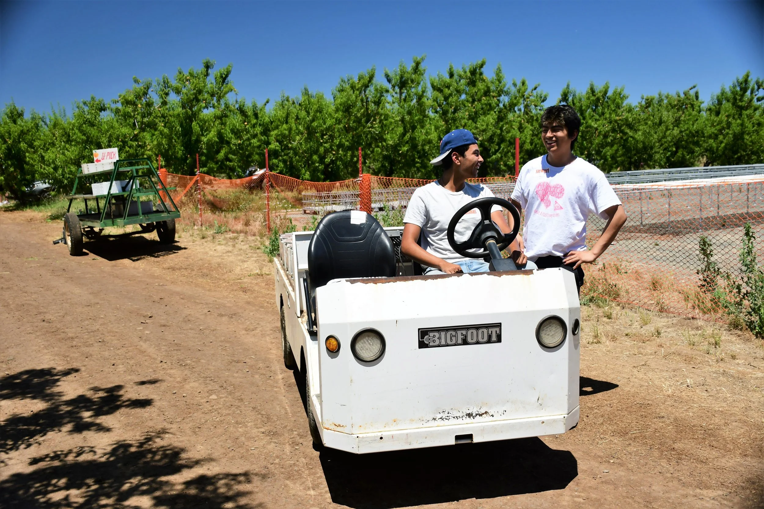 Nick & Salinas take a break from shuttling peaches