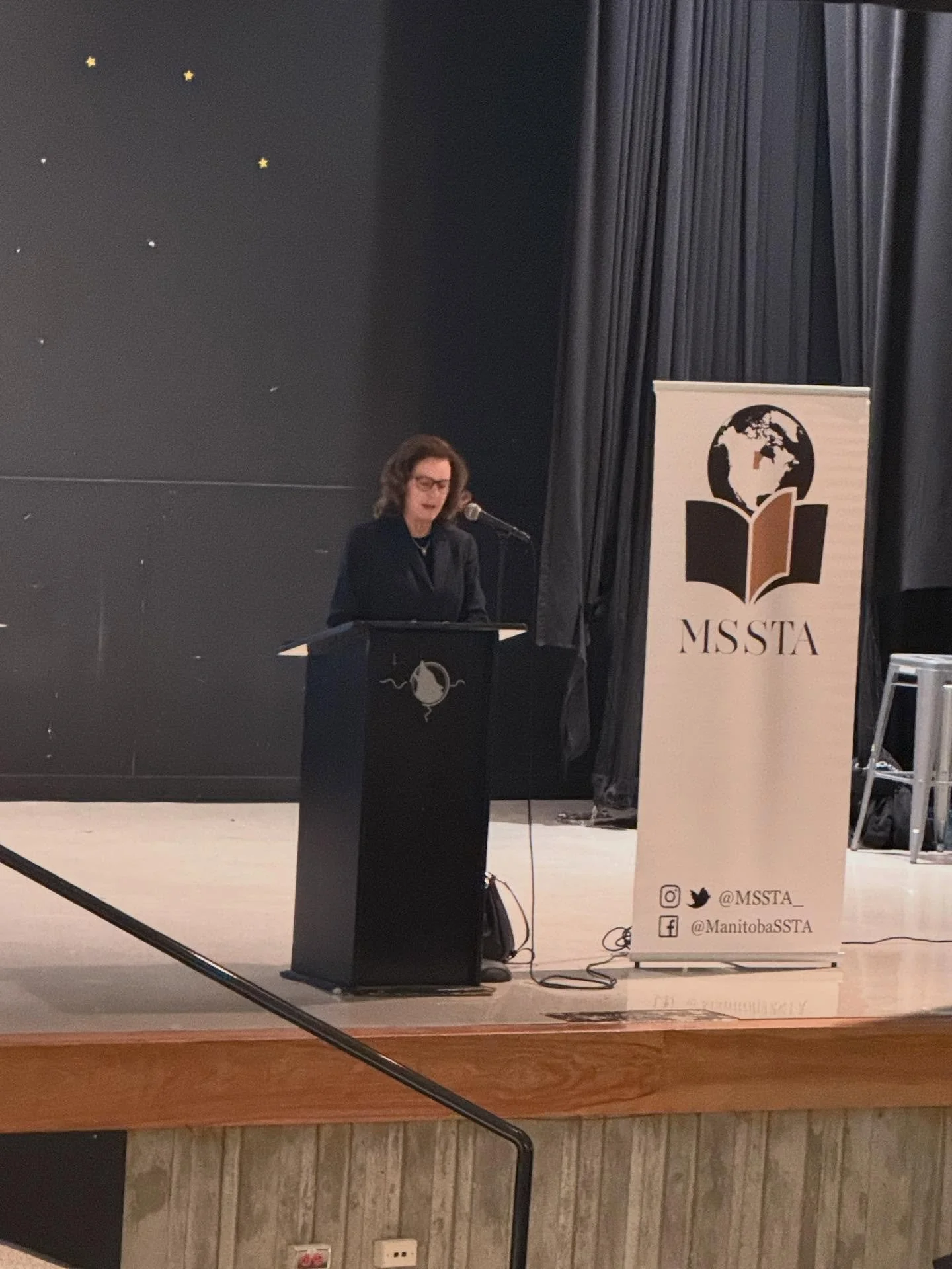 Journalist @off.carol delivers the keynote at @mssta_ PD Day, speaking of the historical diversity of #Winnipeg and #Canada as expressed through (for example) foods like #perogies and #verinyky. 
#LocalHistory #CdnHist #FoodHistory