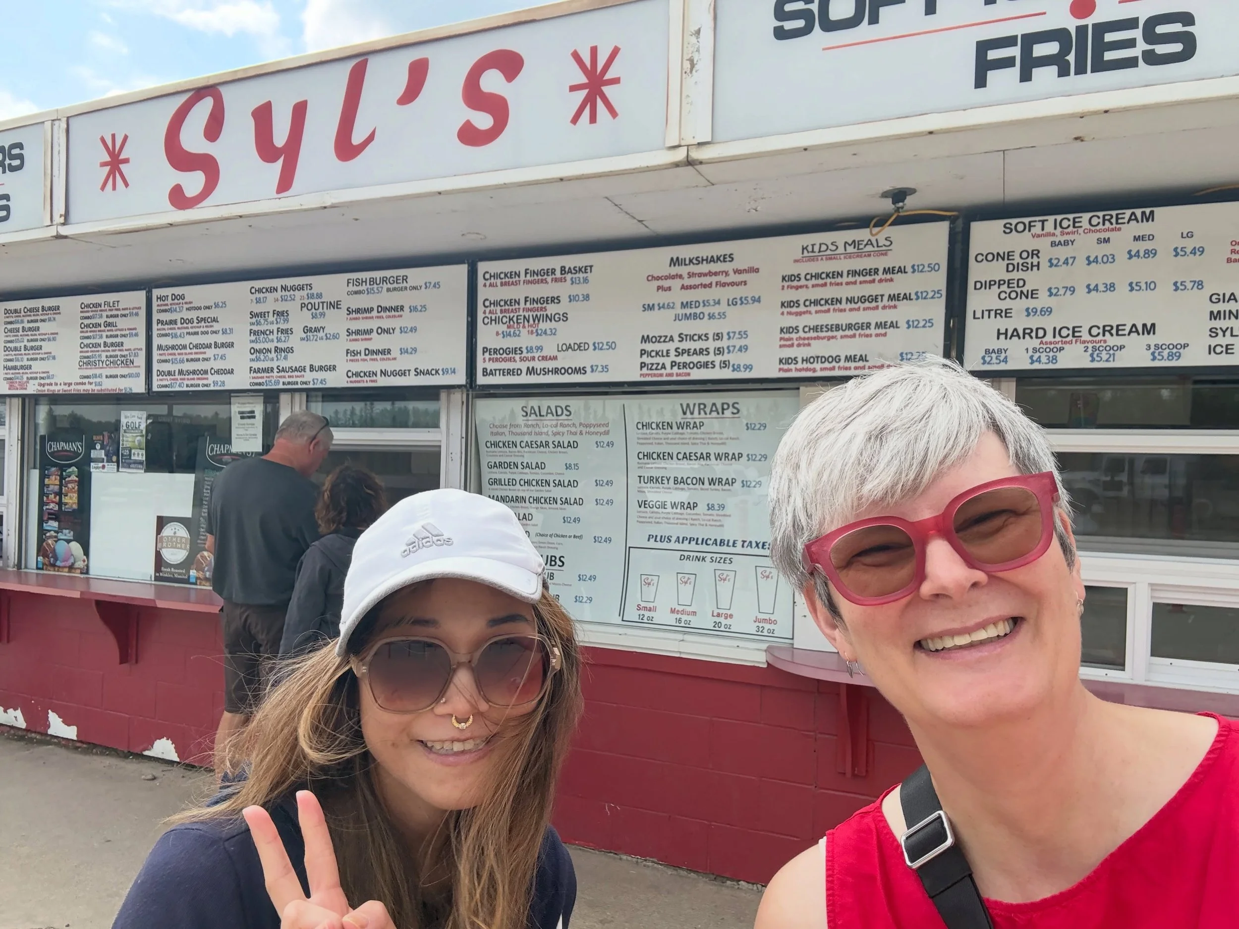 Food memoir writing retreat! Grateful to @uwinnipeg for the SSHRC Explore grant, @sshrc_crsh for the Insight Grant, and @lindsaywong.m and @jennyheijunwills for their mentorship. Starting the week the right way with a Buzz burger at @sylsdriveinn.
