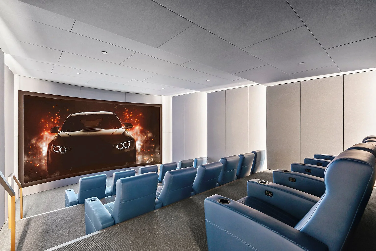02.Imax_Theater.jpg