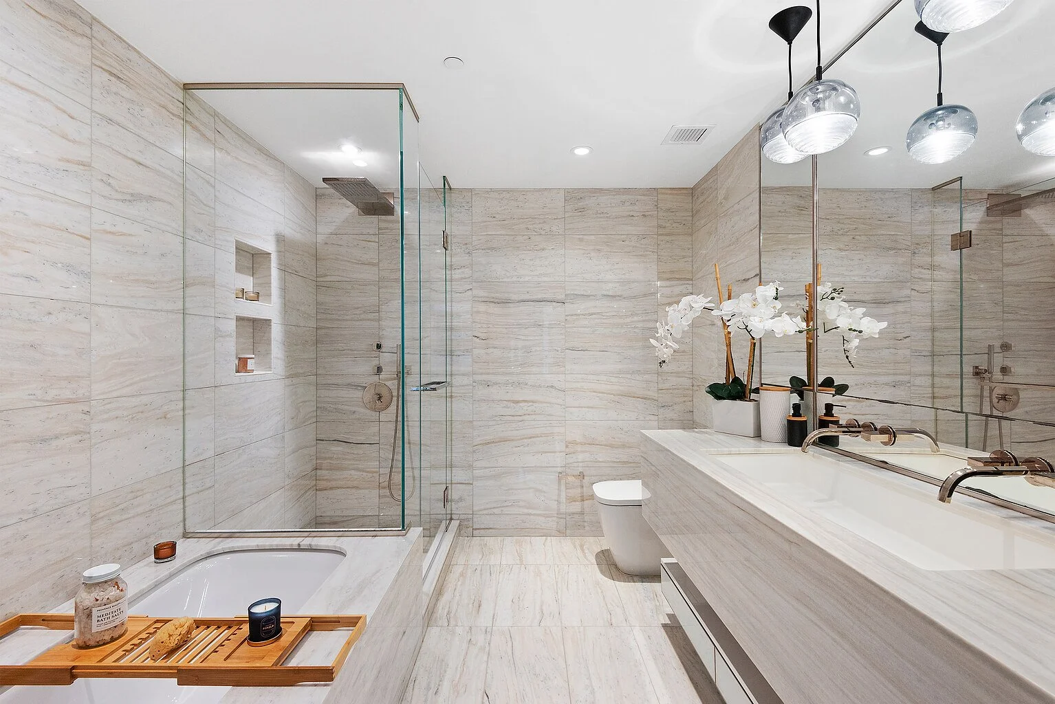 07.PrimaryBath.jpg
