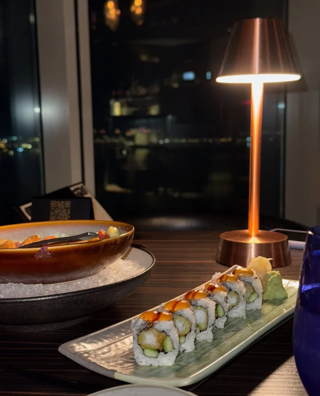 When the sushi roll is as perfect as the photo roll 🥢🍣✨ thanks to @amal_ktatni for the gorgeous capture