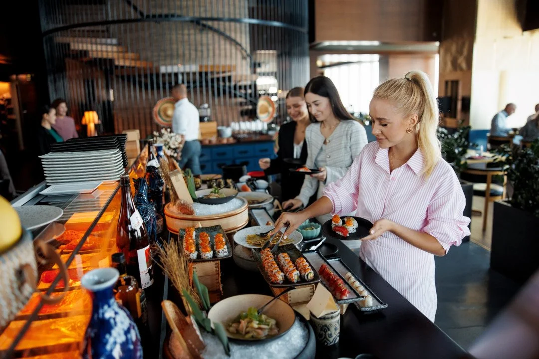 Brunch 61 = sky-high plates + endless pours + beats that keep the vibe alive.
Every Friday from 12:30 – 16:00