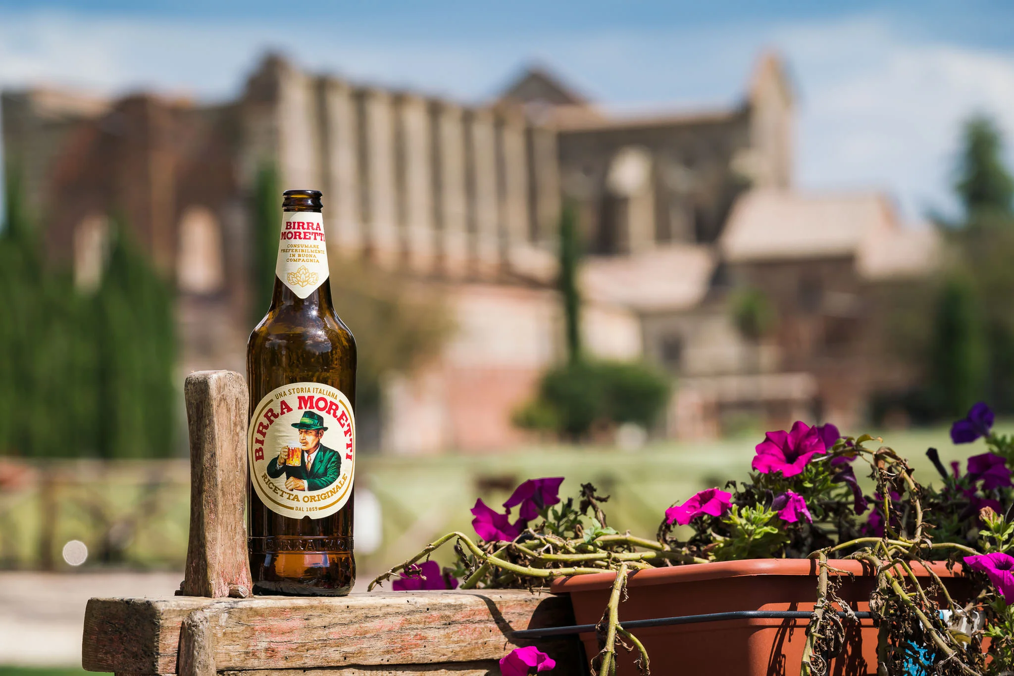 Product placement. Birra Morertti: endorsement deals are available