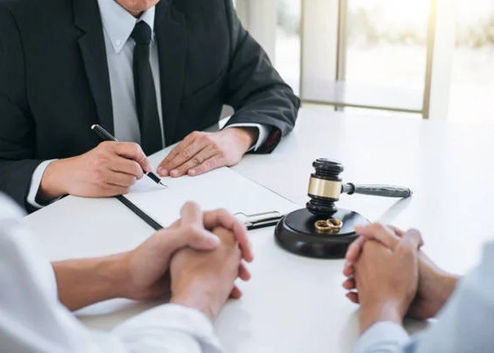 How a Divorce Attorney in the North West Chicago Suburbs Handles Difficult Divorce Cases?