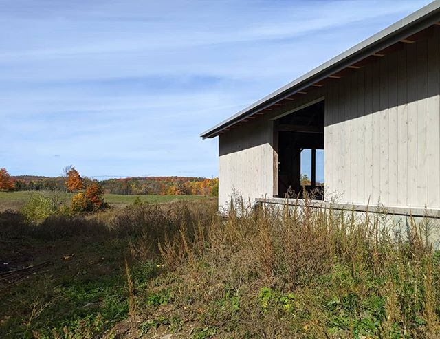 New project up on our website (link in profile)! It is still in progress, but the photos are too beautiful! 👀
.
.
.
#setlessarchitecture #architecture #toronto #torontodesigner #moderndesign #modernarchitecture #renovation #barn #landscape