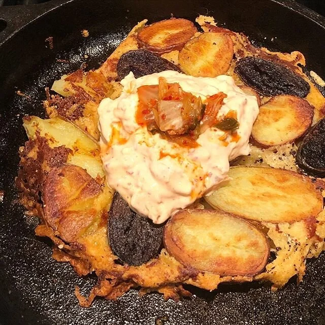 Here is my potato dish for the #redwhiteandbluepotatochallenge with the cooking process.  Potato Cheese Crisp w Kimchee-Yogurt 4 ingredients only: potatoes, grated parmesan/cheddar, plain greek yogurt and chopped up kimchee (or your fav hot sauce) @melissasproduce #bekind #youarewhatyoueat