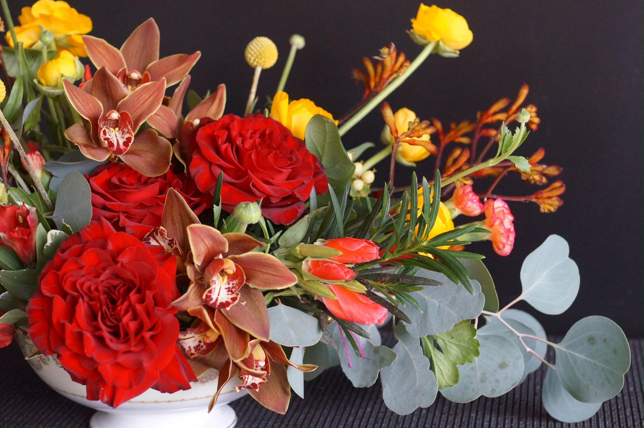 Does this look like Autumn to you? I love the pop of screaming hot salmon with the godetia and the spray carnations, it makes the design come to life.