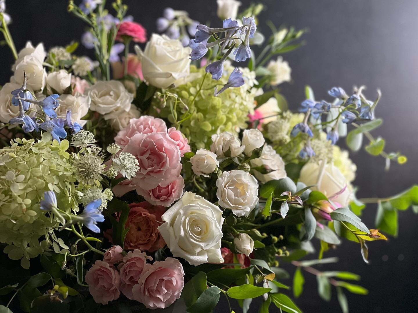 Compotes in our studio light 💕&hearts;️💕

@therockhillfarm #showpieceflowers #compote #weddingceremony #weddingflowers #designinbloomnova