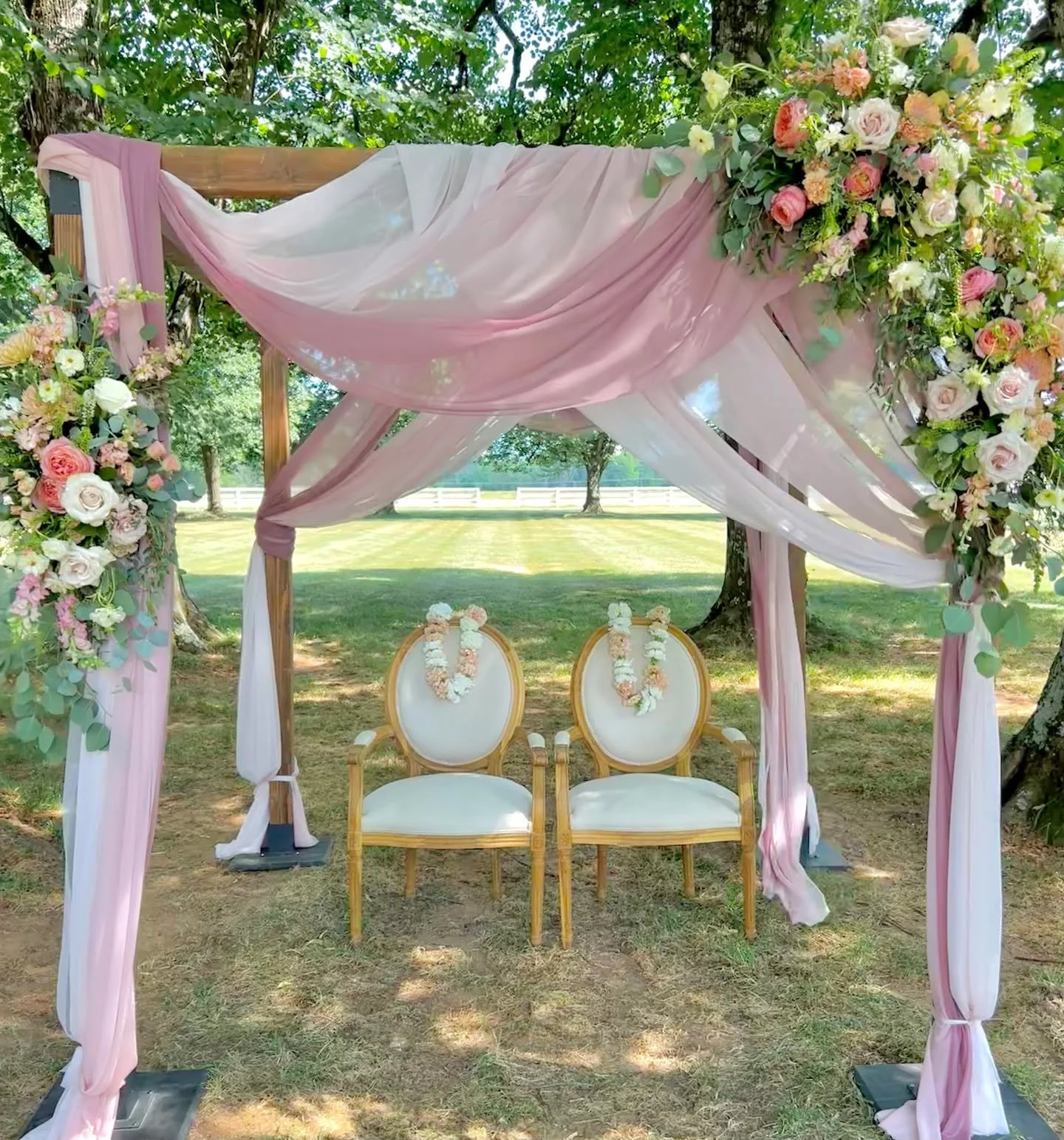 Hello 2025! Wishing you a year full of color, wonder and delight!