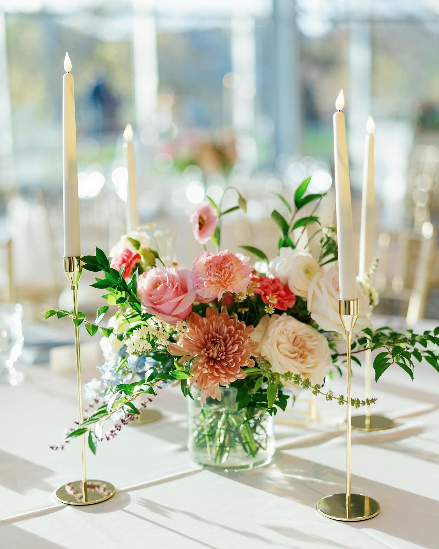The natural beauty of fresh florals&hellip;.for M&amp;D. 

#weddingcenterpieces #freshflorals #centerpieces #centerpiecesforweddings #virginiawedding #virginiaflorist #weddingflorist #occoquanwedding #riverviewwedding