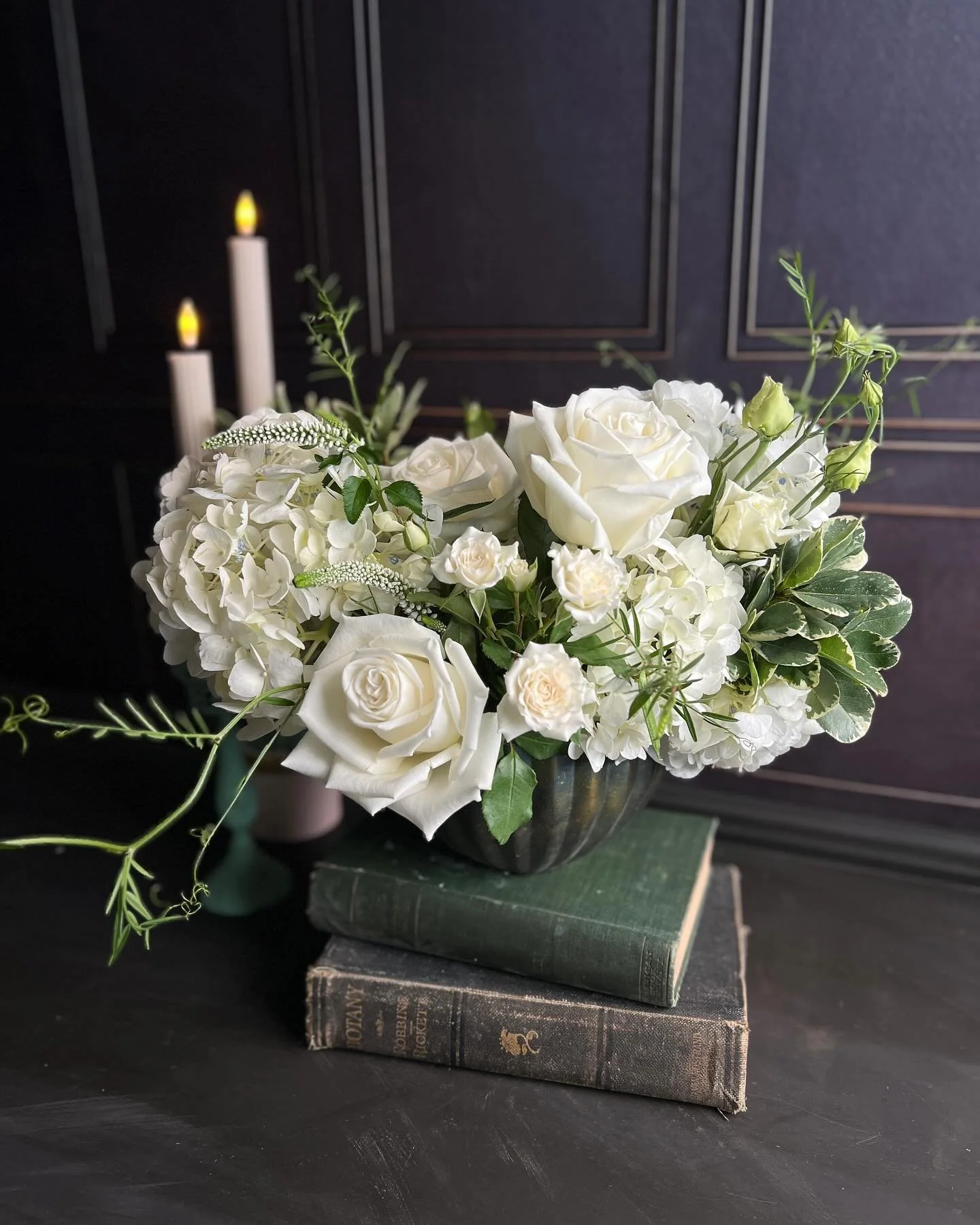 Green and white is always a cool drink of water on a hot day. 

#shenandoahvalleywedding #shenandoahwedding #greenandwhitewedding #virginiawedding