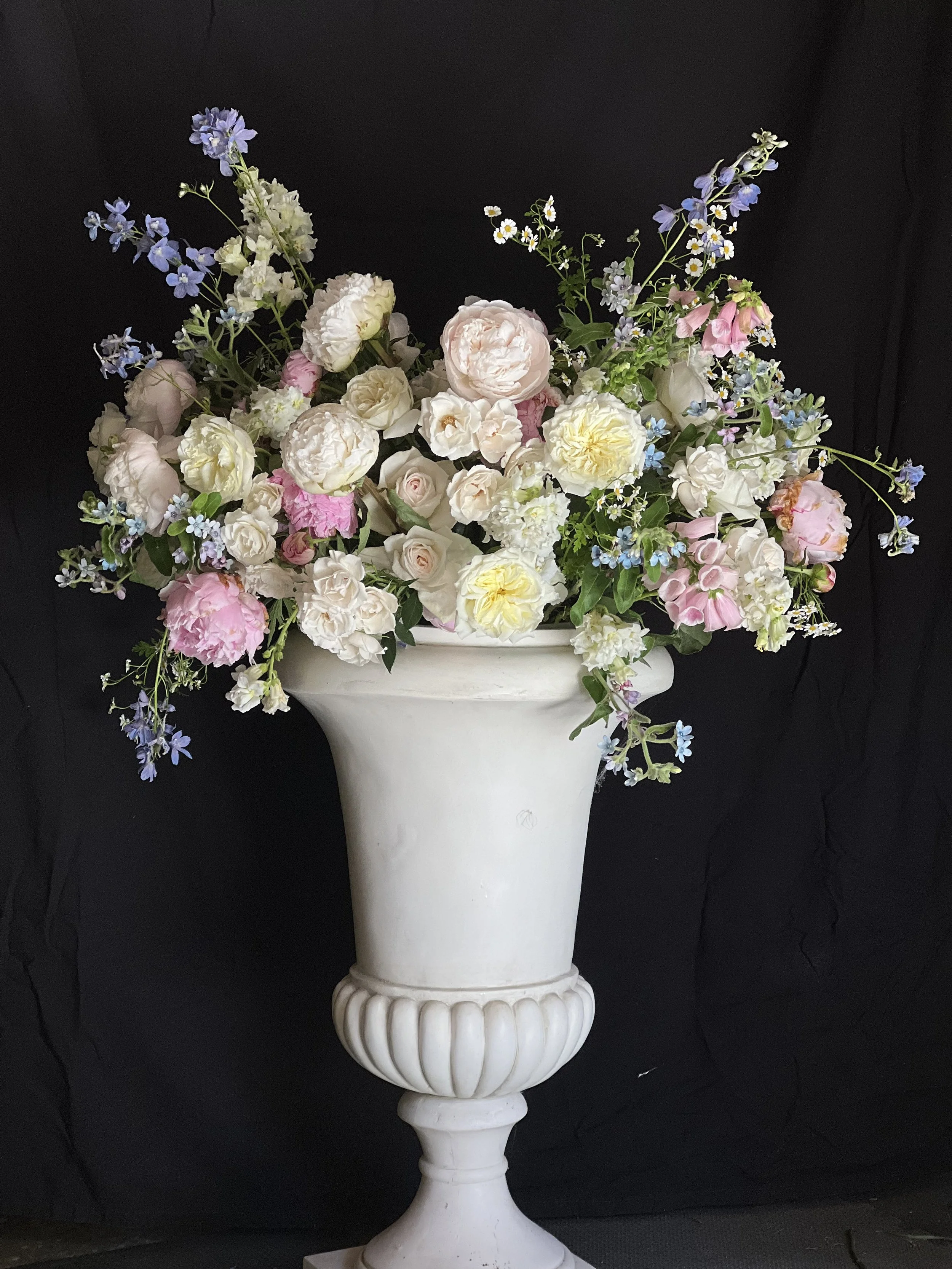 floral urn showpiece.jpeg