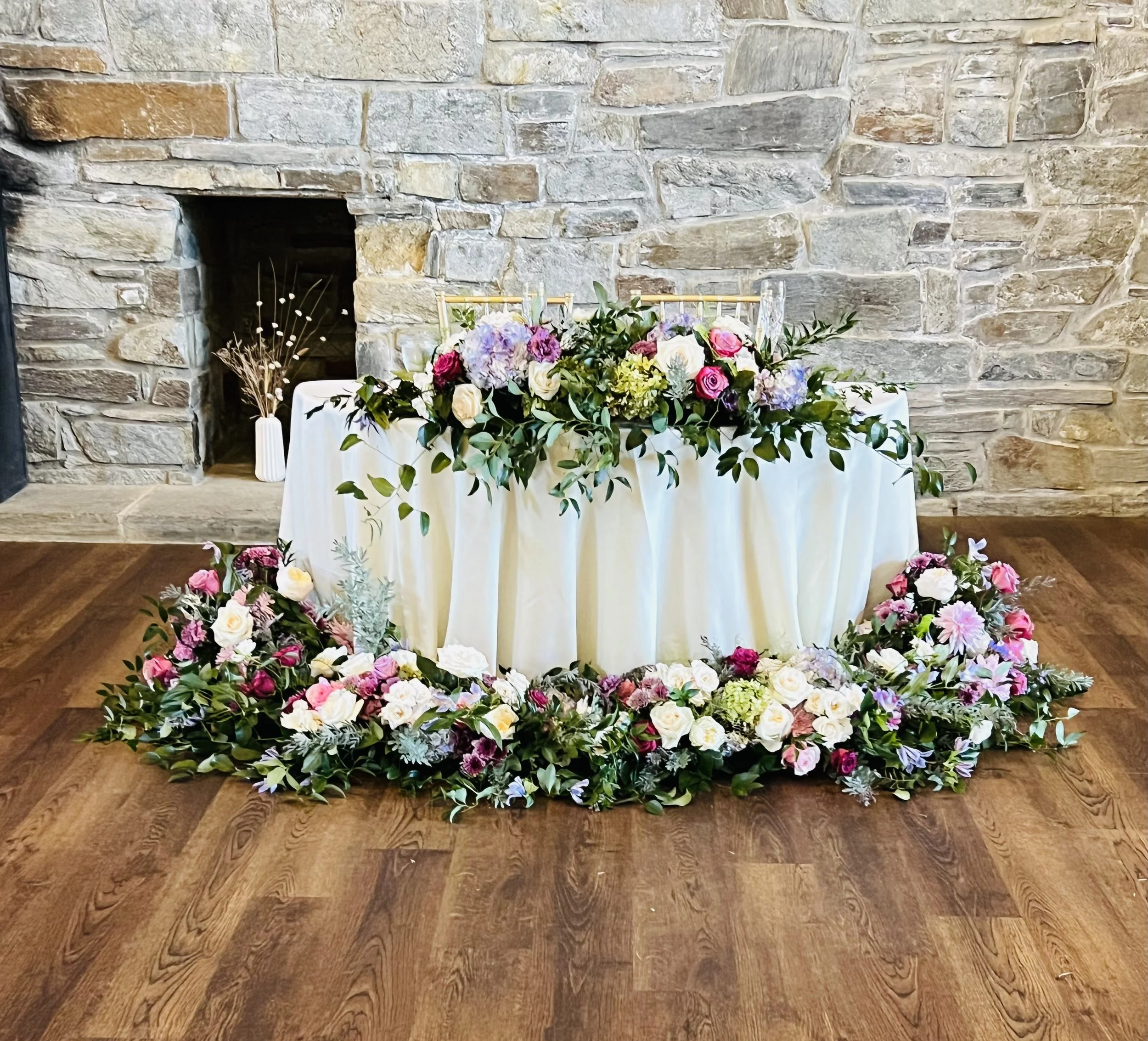 sweetheart table.jpeg