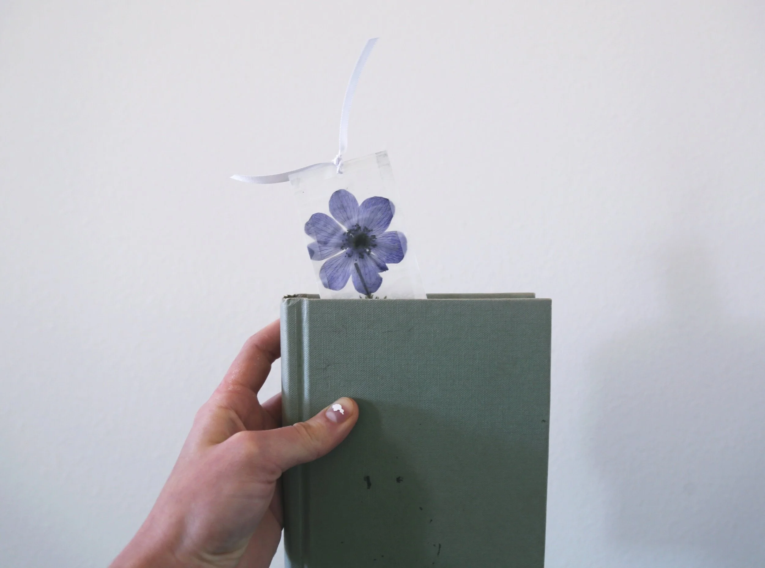 Thursday Crafternoon: Pressed Flower Bookmark