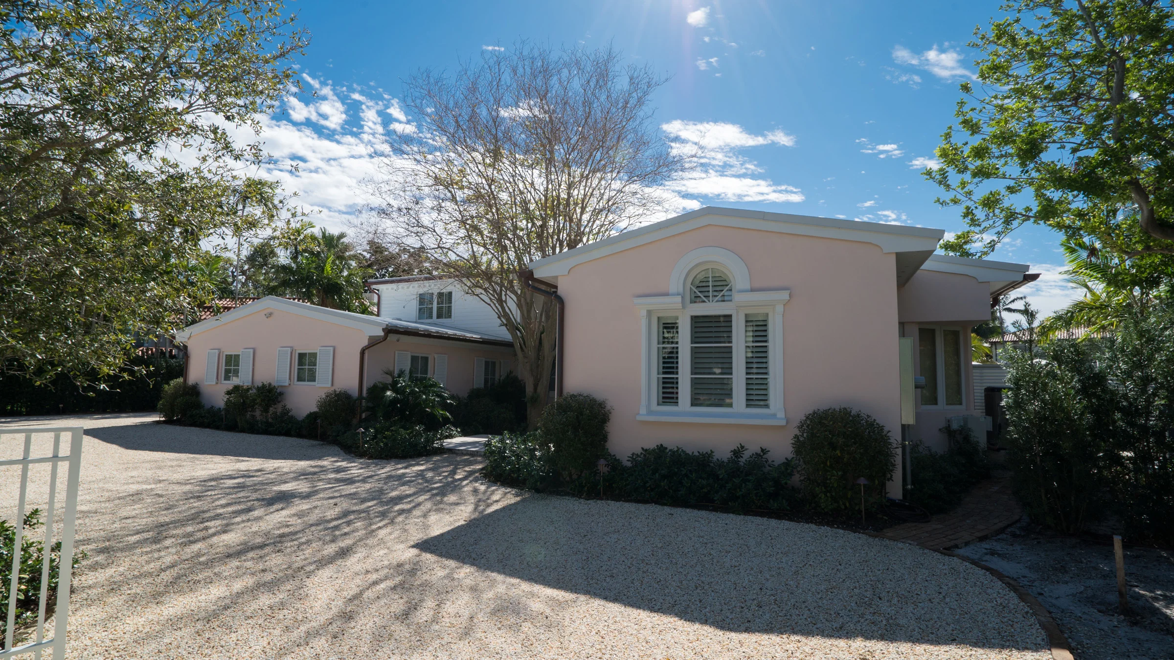 Gated & Walled Front Entry. Motor Court offers Gated Parking.