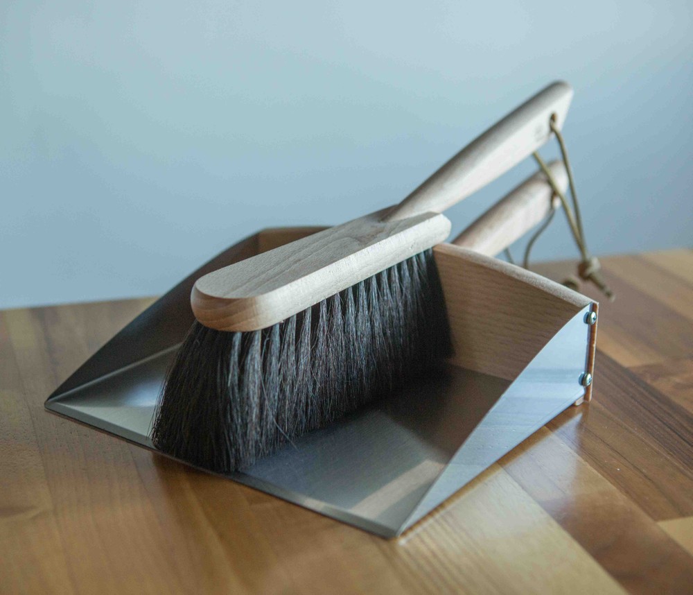 redecker magnetic dustpand and brush set