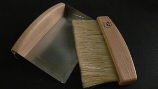 crumb sweeper for table