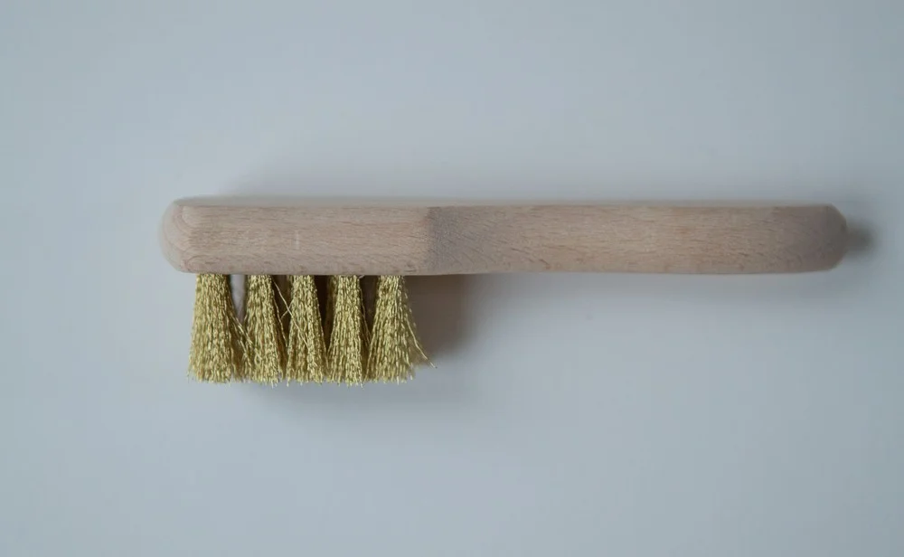 Suede Brush with Handle
