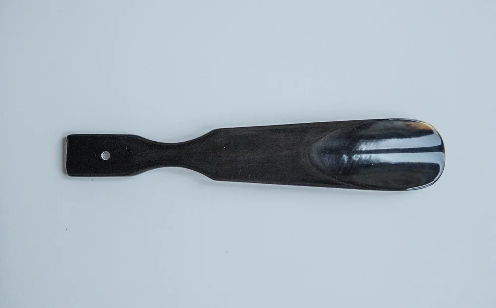 A Horn Shoehorn