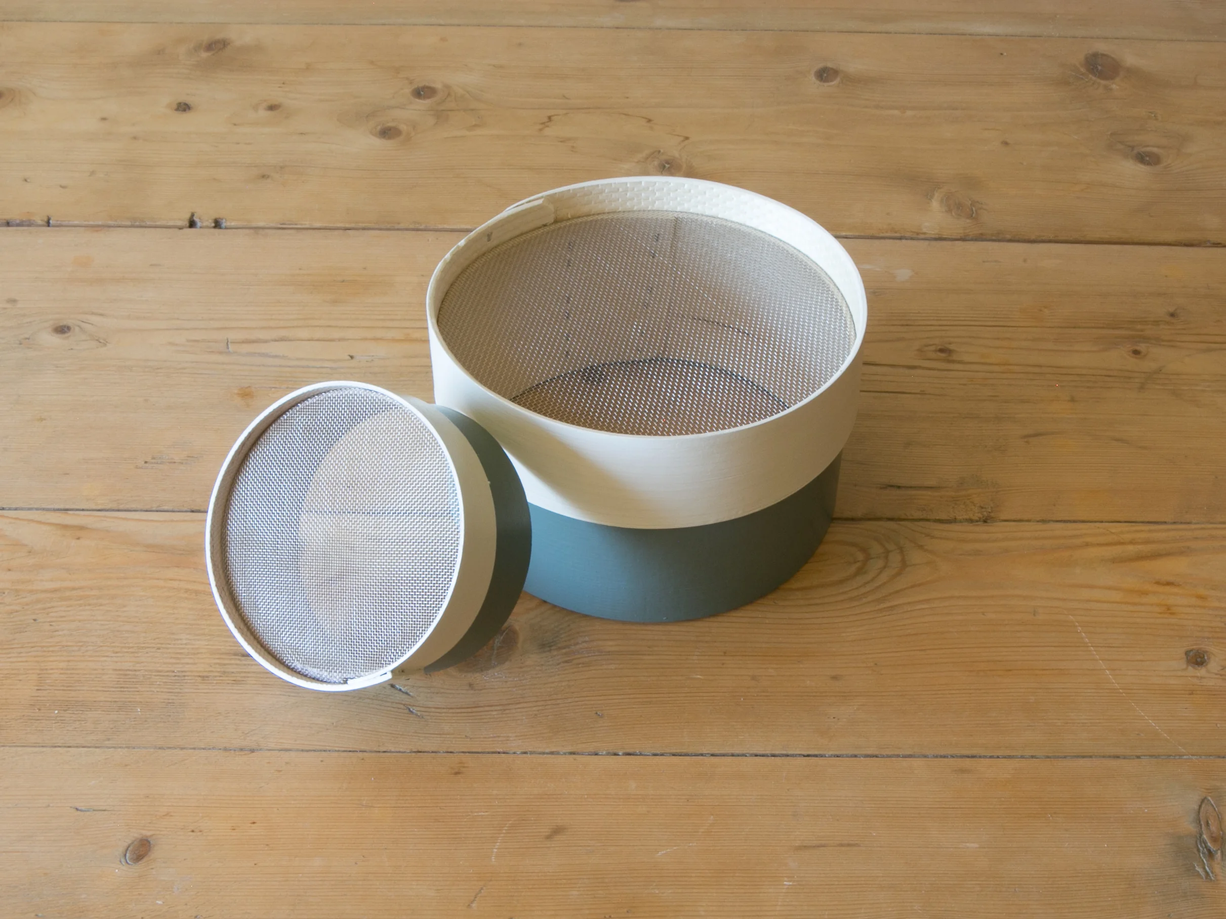 wooden flour sieve