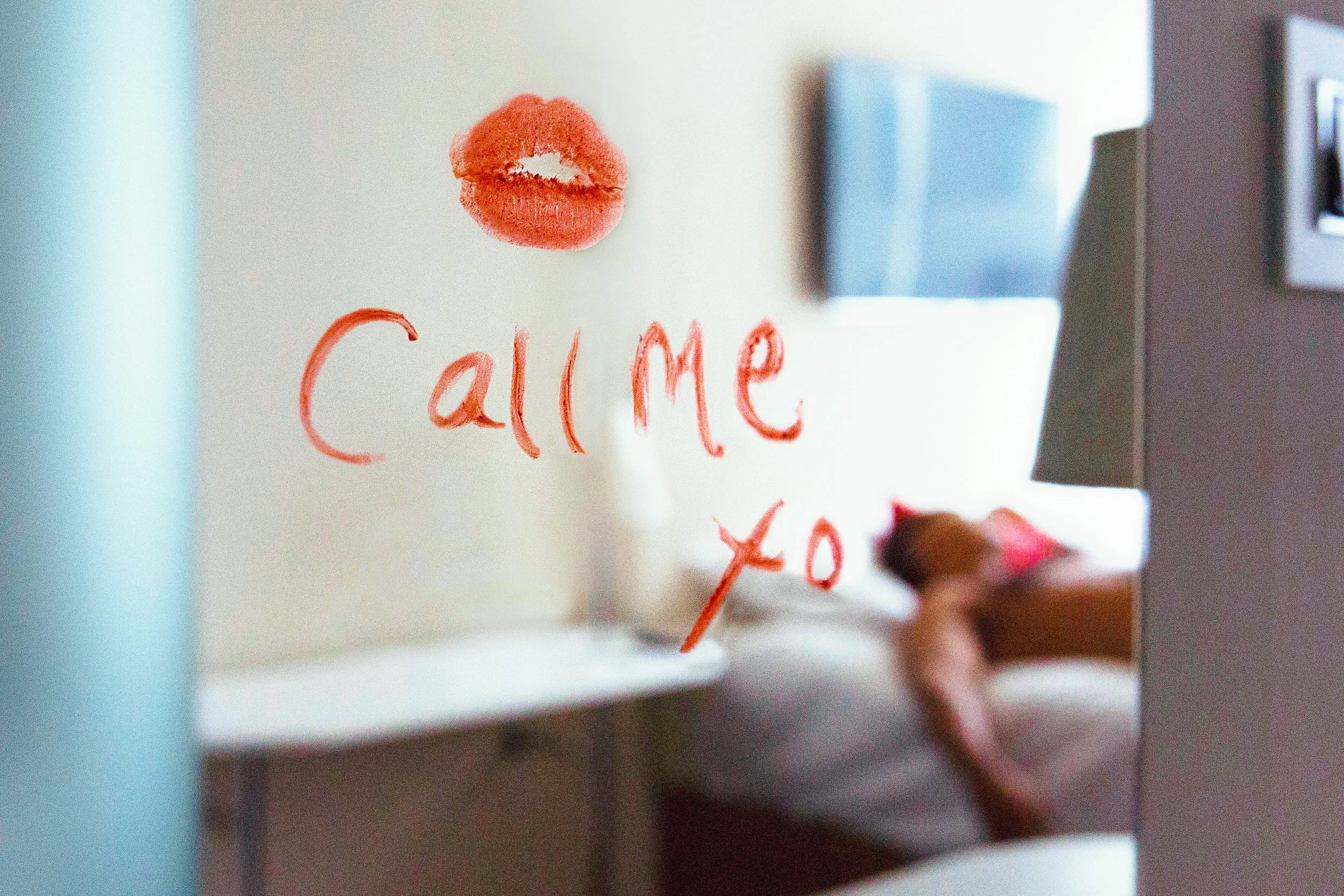 4 - LipstickOnMirror - FINAL-2.jpg
