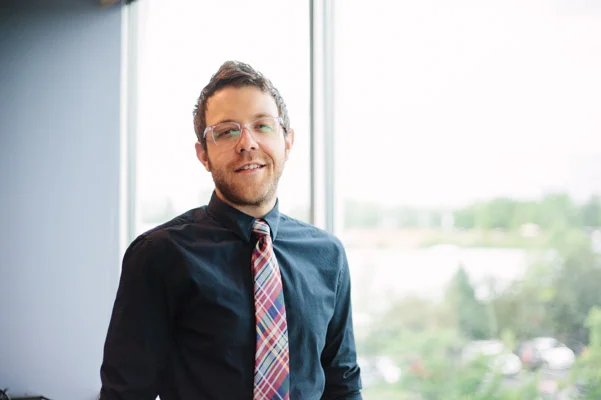 Gavin McNutt | Client Success Manager Gavin is someone who has always valued human connection and its ability to break down walls. From working at Apple to being able to drive client success at Sapper, he aims to provide top care to clients through his interpersonal savvy. When Gavin is not at work, he performs locally in St. Louis as a singer/songwriter and will be performing in Europe come fall.