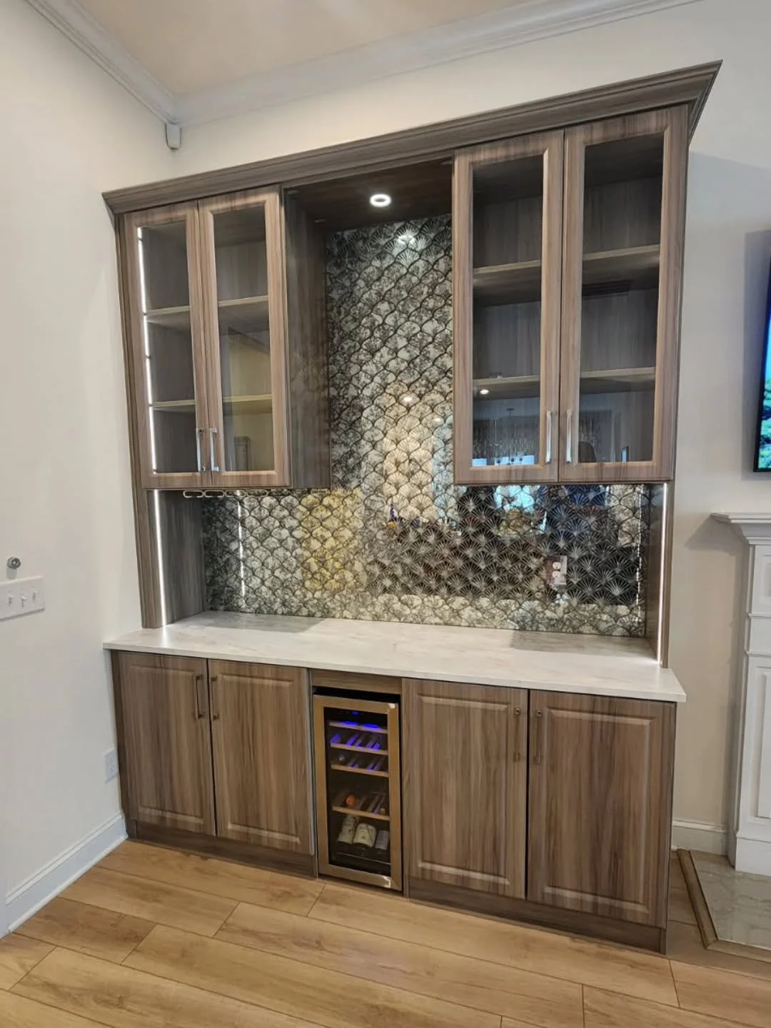 When storage meets style, you get THIS. 🙌 We took an ordinary wall ➡️ to an extraordinary bar ✨. This custom bar cabinet was built for good taste (and even better pours). 🍷 Ready to raise the bar in your own home? Contact us to get started!
➡️Info@