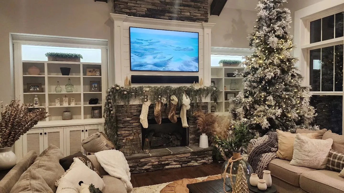 Wishing you all a very Merry Christmas &amp; Happy New Year!  Thank you to all our amazing clients for making this year a success! Your support and loyalty mean the world to us. Here's to another fantastic year ahead! 🌟🎄🥂
.
.
.
Pictured: @samsungt