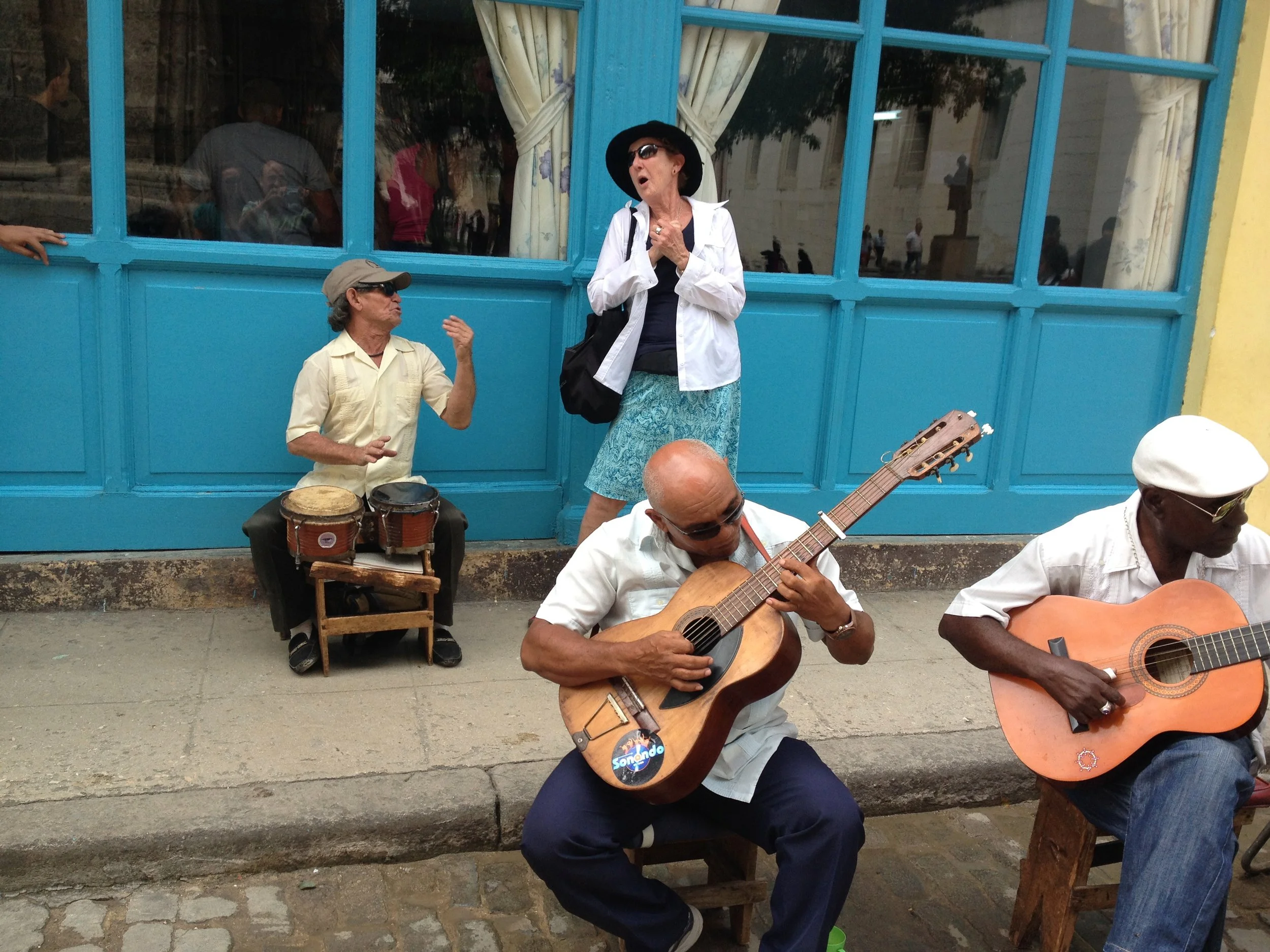 Sheila Singing with Havana Street Band, two men with guitars and one with drums