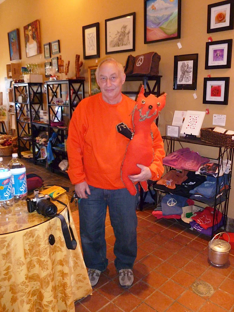  Artist Stanley Winarsky with one of his popular meowing stuffed cats 
