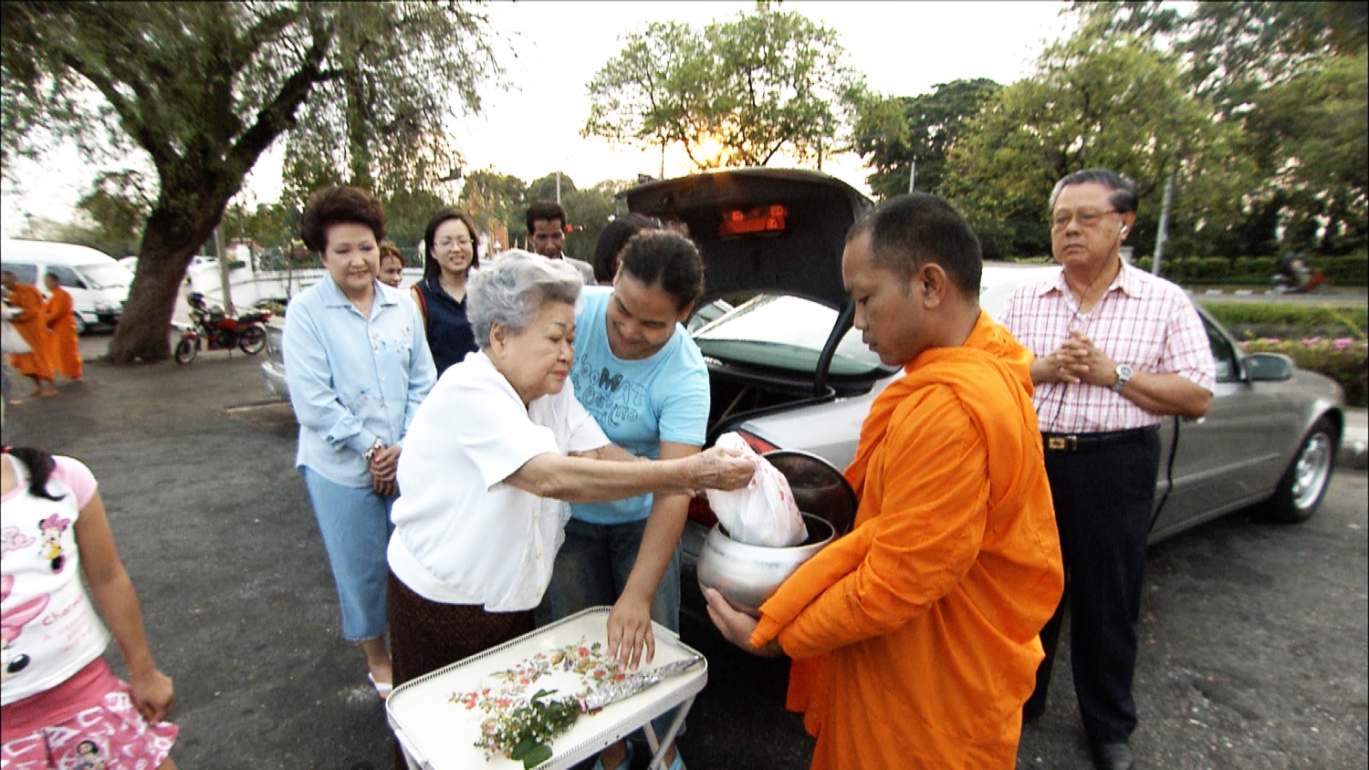 FFOTW_114_giving food to monk.jpg