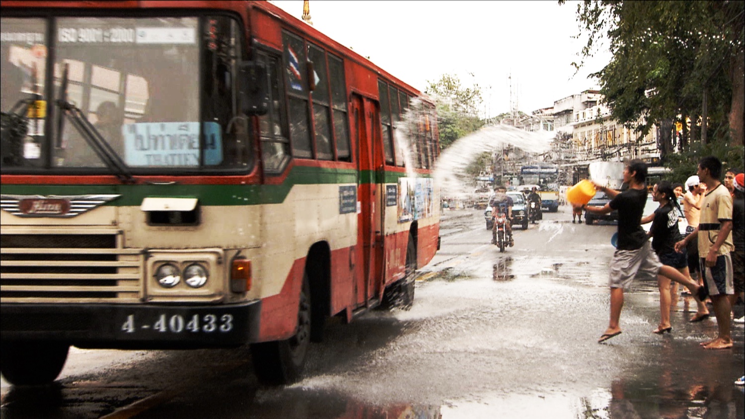 FFOTW_114_guy splashes bus.jpg