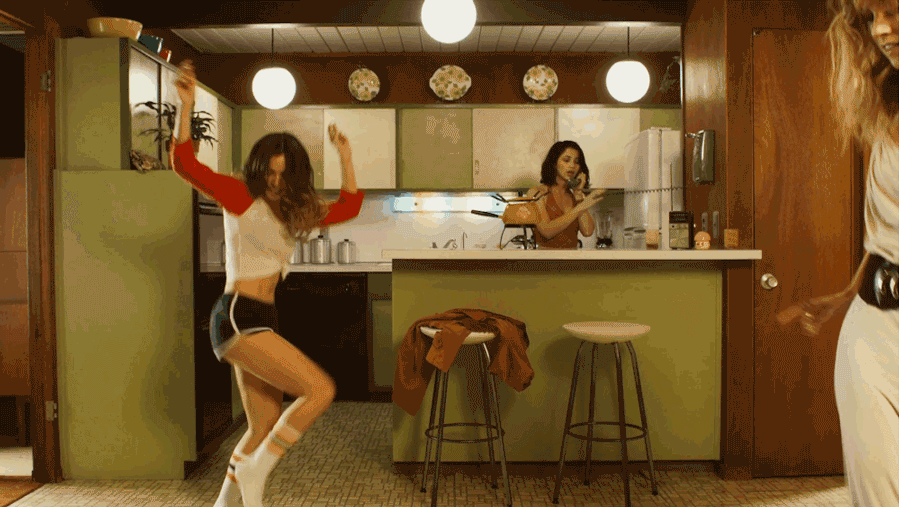 girls-dancing.gif