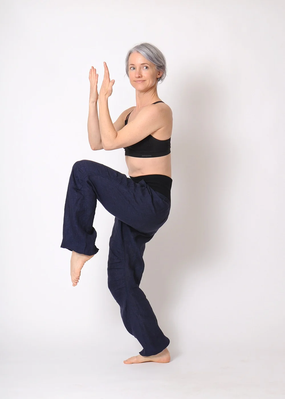 ilmu_evergreen_pant_action_web.jpg