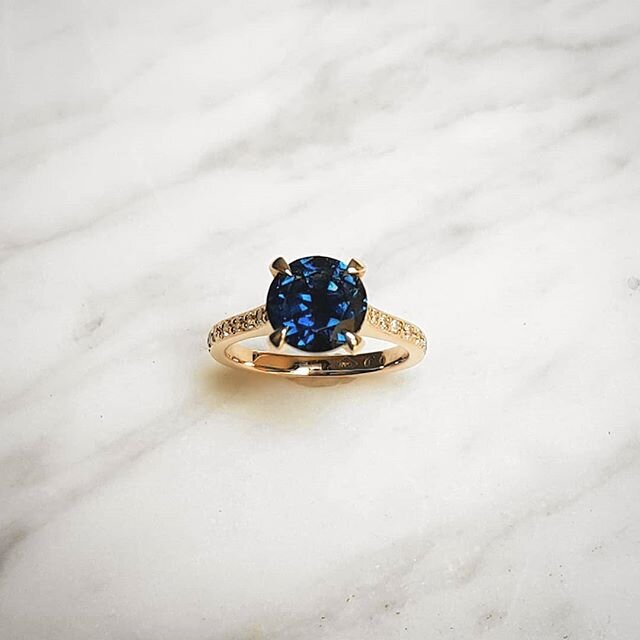 💙True Blue 💙 ~ 2.60ct Blue Aussie Sapphire 
A stunner straight from the Anakie minefields, hand selected in Rubyvale 🔍👀and later transformed into a treasured heirloom in gold with diamonds.
#engagementring