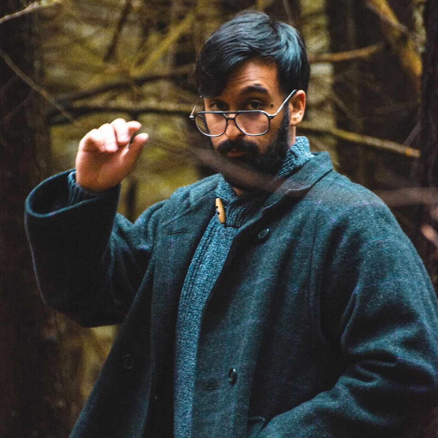 When you know the glasses ain't fitting, but the coat sure does.

PC: @norhan.elbe