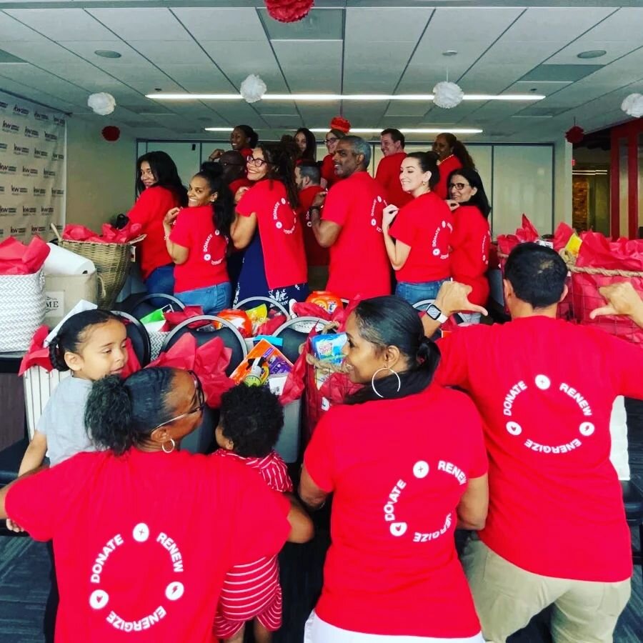 @kellerwilliamsrealty @kwcv_164 @silverfoxrealestate  The Oasis Alliance is so grateful to Keller Williams Chantilly Ventures for your generous donation of 20 welcome home baskets and supplies for our families! This was our first time being sponsored