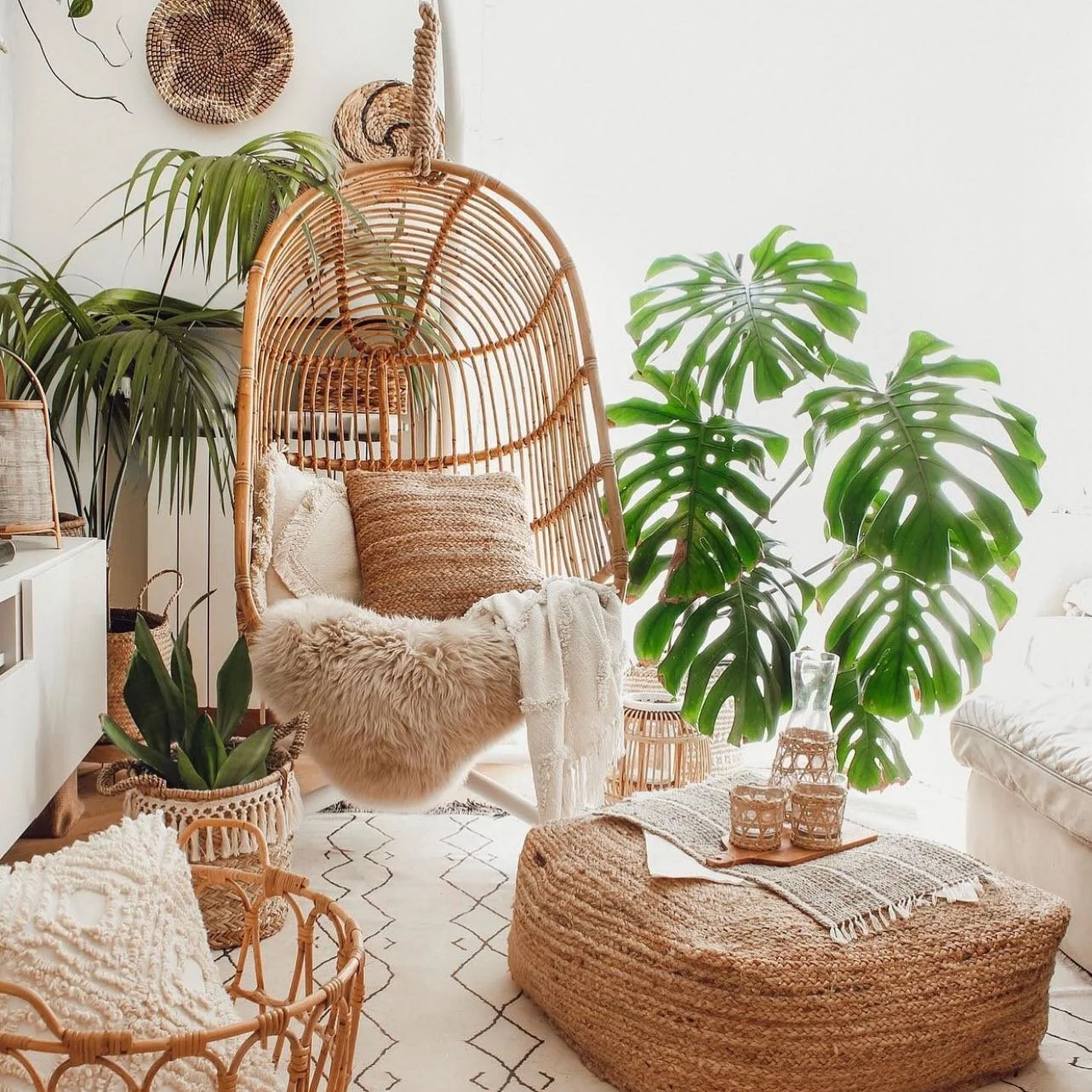 Rainy days, pops of green and neutral tones are our feels today! 🤩

@thewhitehoneyhome