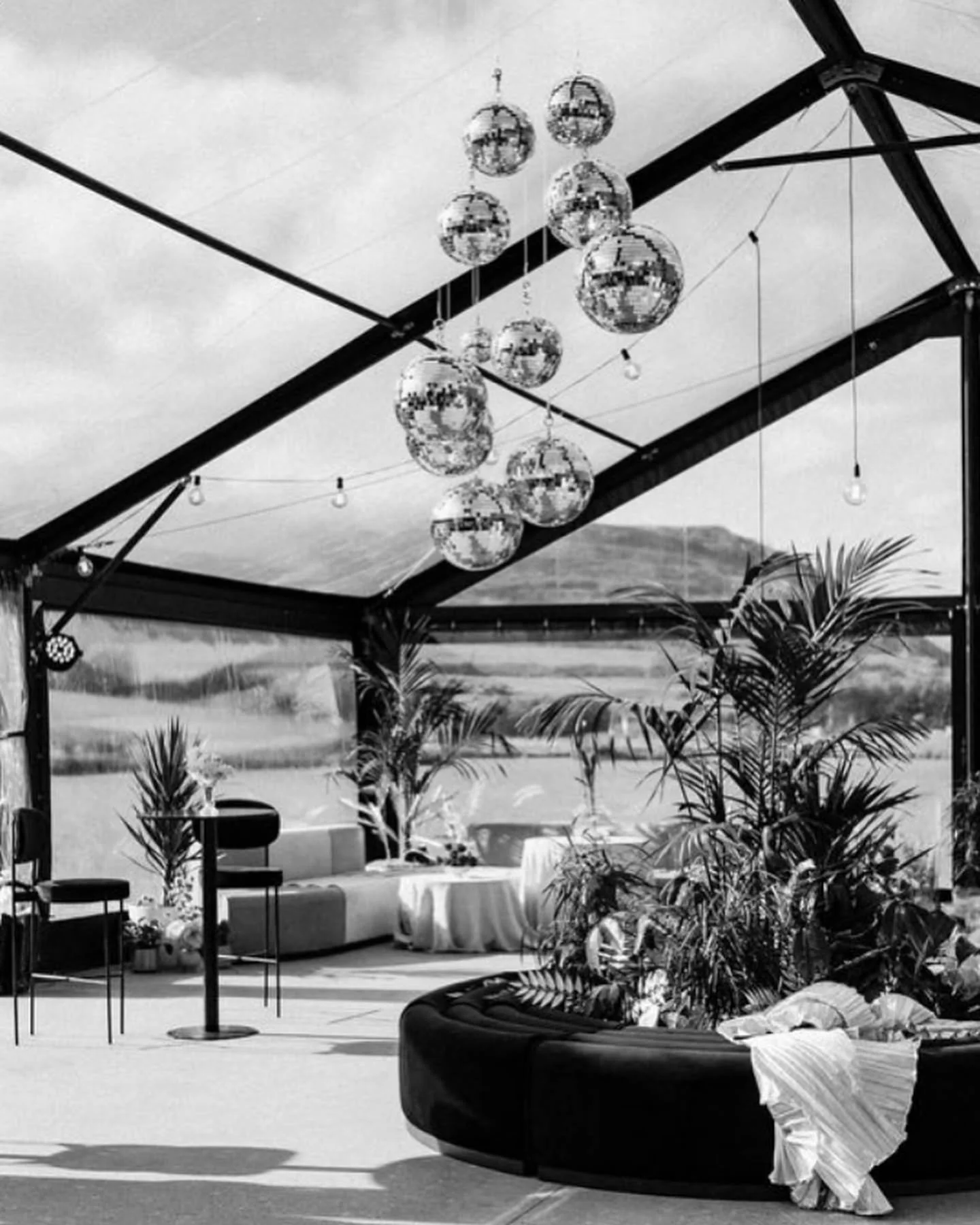 VEGAS CALLED.....THEY WANT THEIR DISCO BACK!!!!!

The perfect touch of greenery added ❤️

@theloverselopementco
 @thevasefloral.co 
@wonderandfull_events 
@dawnthomsonphoto and everyone else who was bought this gorgeous shoot to life. ❤️❤️

#indoorpl