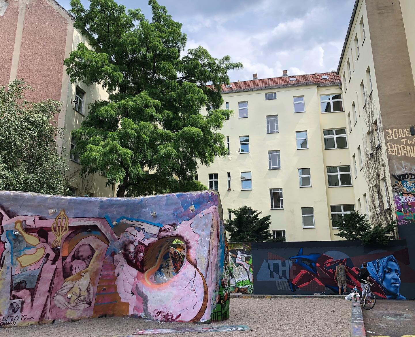 Berlin, a very busy city that at times seamed to move so slow. A beautiful day with @medas.new and @smellystell