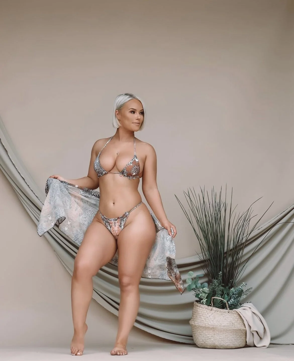 F743CA99-C6A7-43B6-893E-051CEAAD7A37