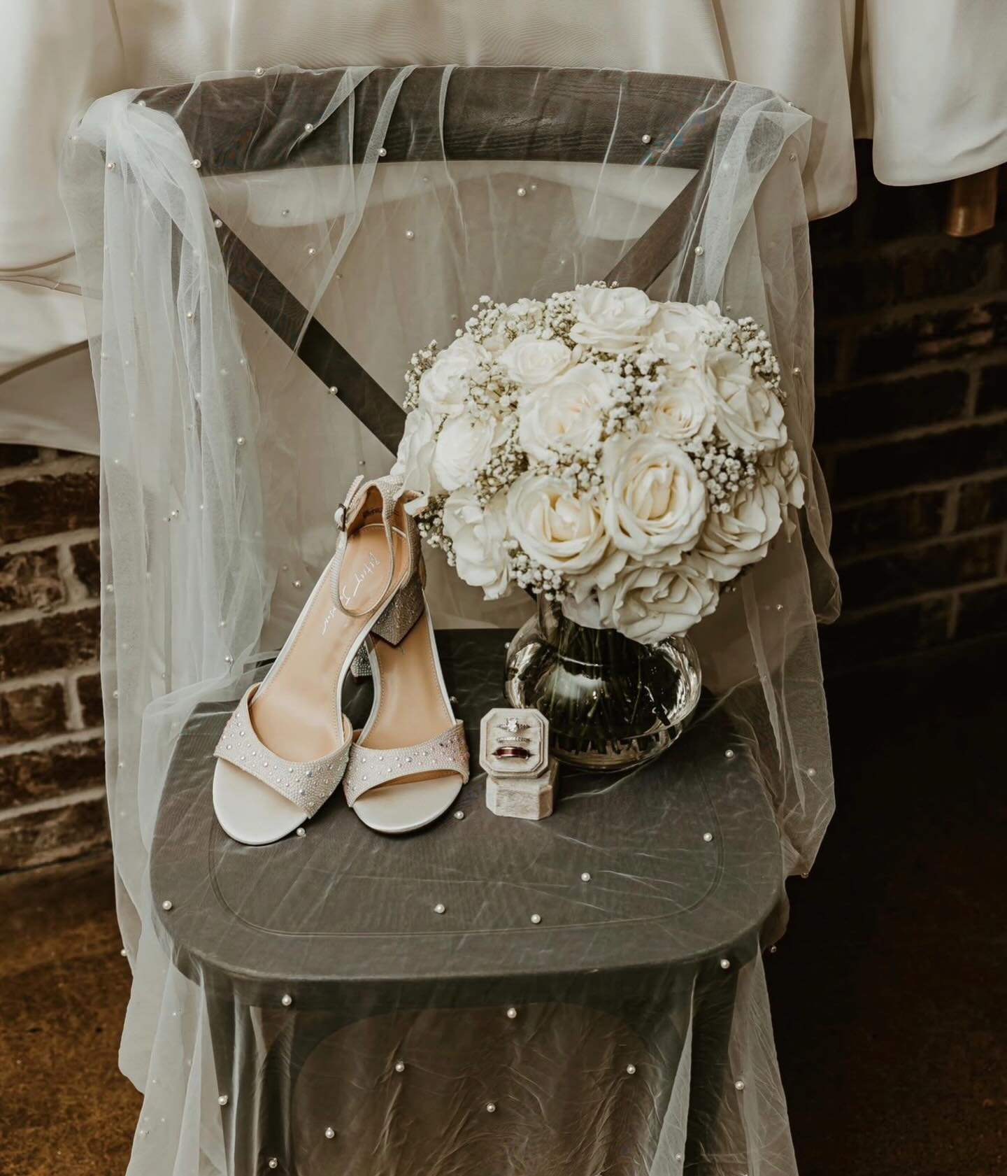 A wedding story lies in the detailed parts of your day. Sometimes we wrap those pretty details with a ribbon and tie a bow&hellip;literally. 

We custom design each bridal bouquet to reflect your style, your vision and your day! Timeless whites, soft