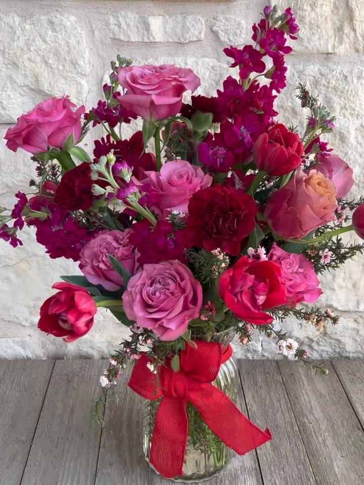 Wherever you are today and whatever you are doing we hope that you feel loved! 

#valentinesdayflowers #austintxflowerdelivery #atxflowerdelivery #happyvalentinesday #feelthelove